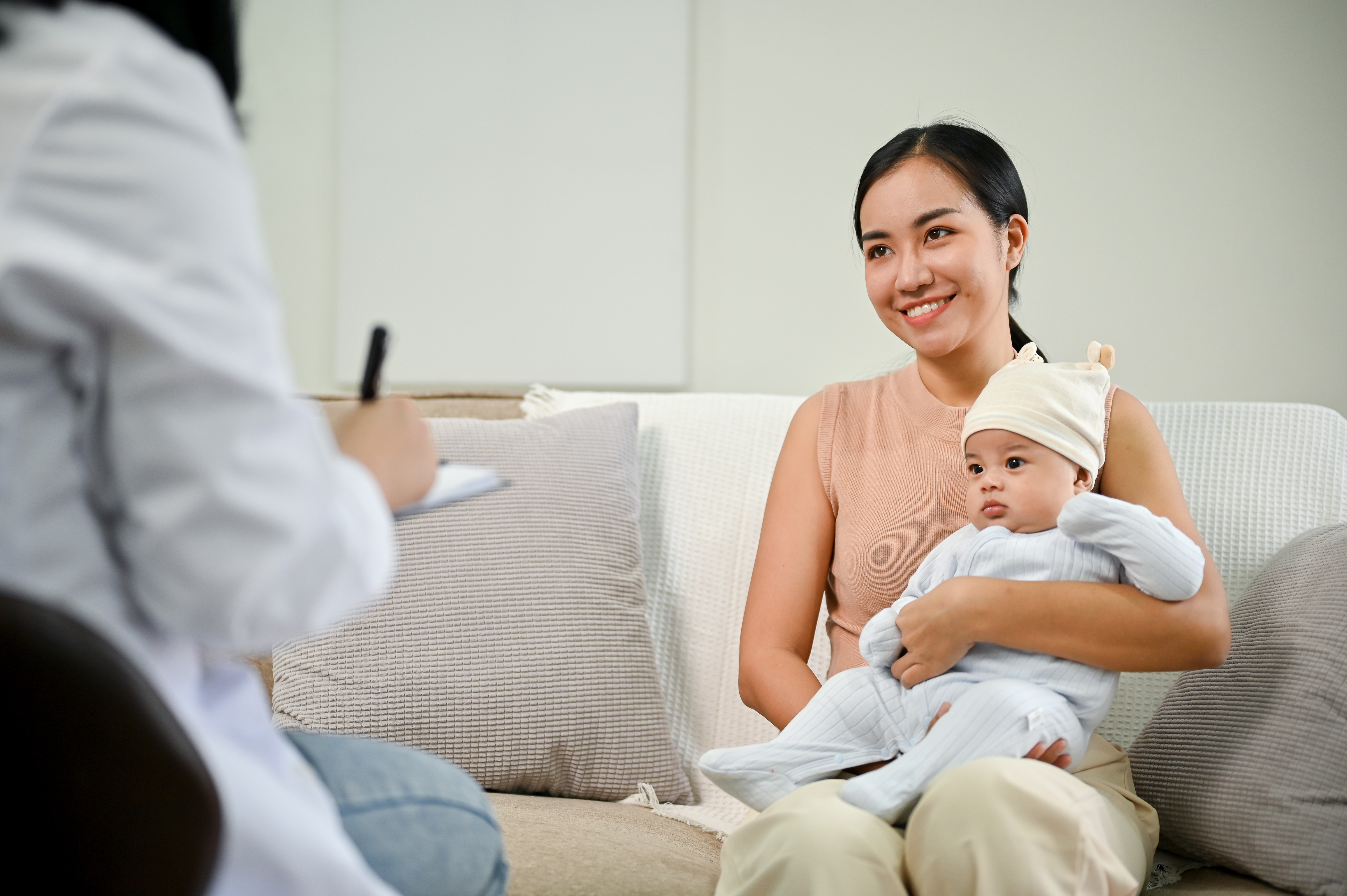 lidah putih bayi, membersihkan lidah bayi, oral thrush bayi, perawatan mulut bayi, sisa susu bayi, Bunda, si Kecil